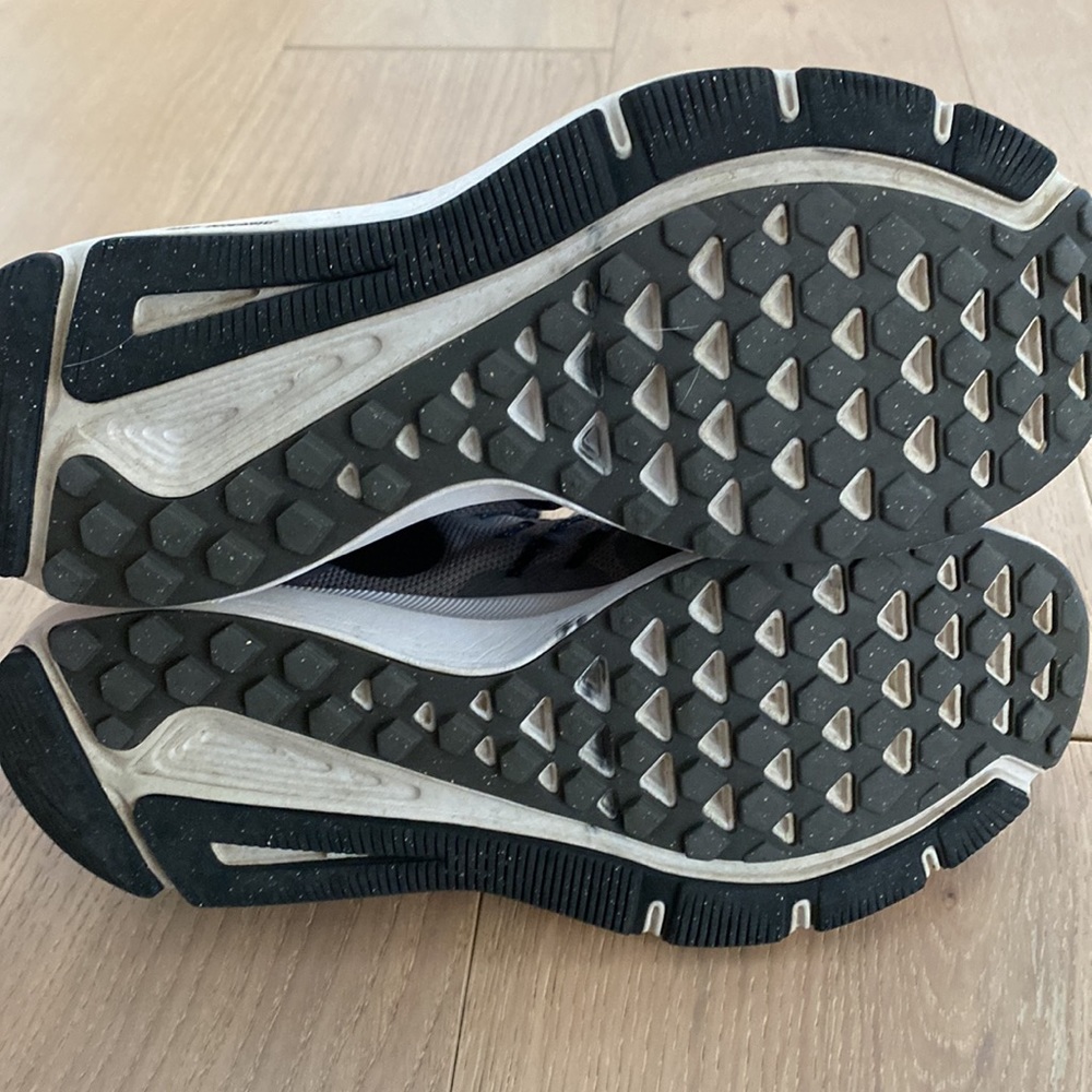 Nike running shoes - Picture 3 of 5
